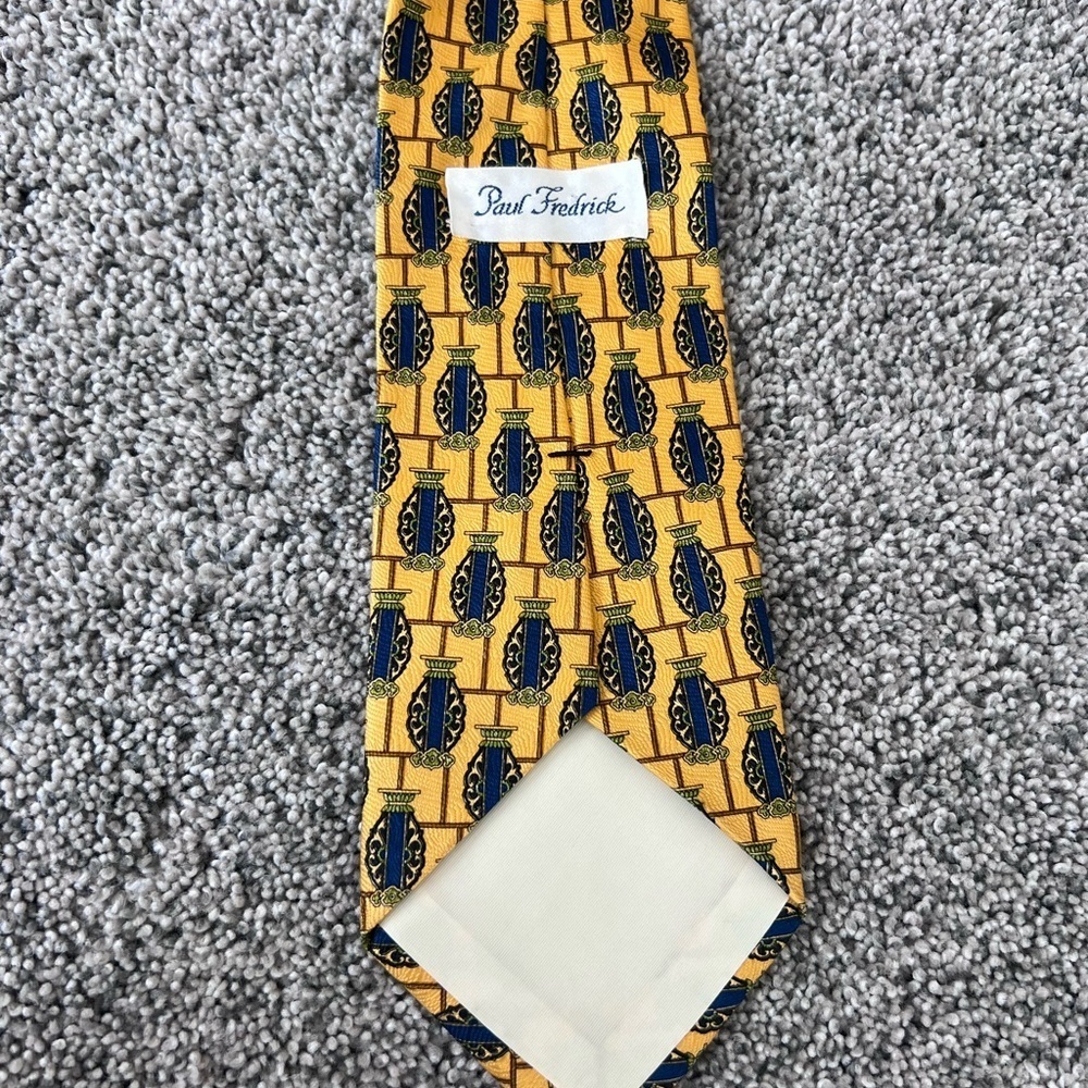 Vintage Paul Fredrick Yellow  100% Italian Silk Neck Tie Hand Tailored USA Made - Picture 3 of 7